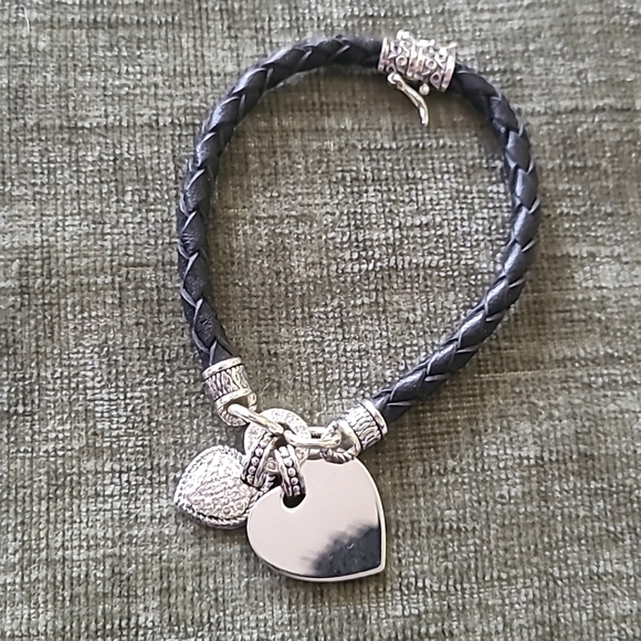 Bracelets - Picture 3 of 7